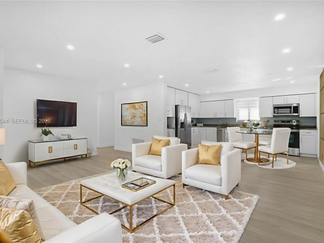 Дом в аренду по адресу 7501 Raleigh St - фото 7472736