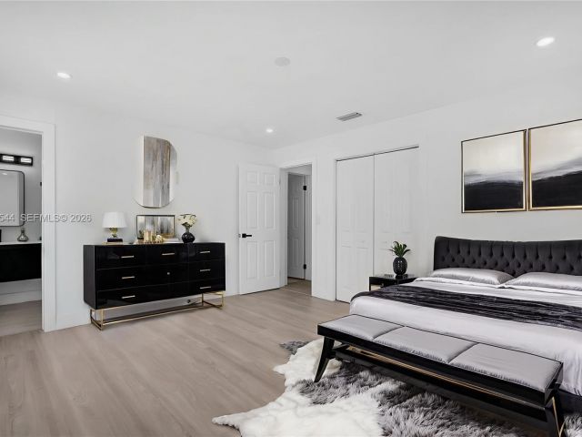 Дом в аренду по адресу 7501 Raleigh St - фото 7472738