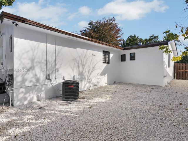 Дом в аренду по адресу 7501 Raleigh St - фото 7472747