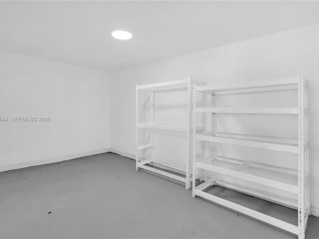 Дом в аренду по адресу 7501 Raleigh St - фото 7472748