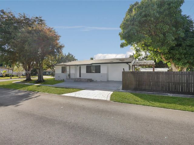 Дом в аренду по адресу 7501 Raleigh St - фото 7472750