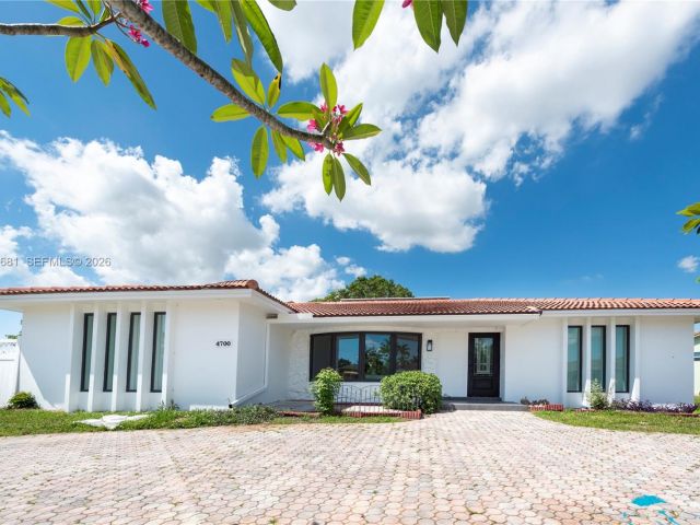 Дом в аренду по адресу 4700 Mckinley St - фото 7472714