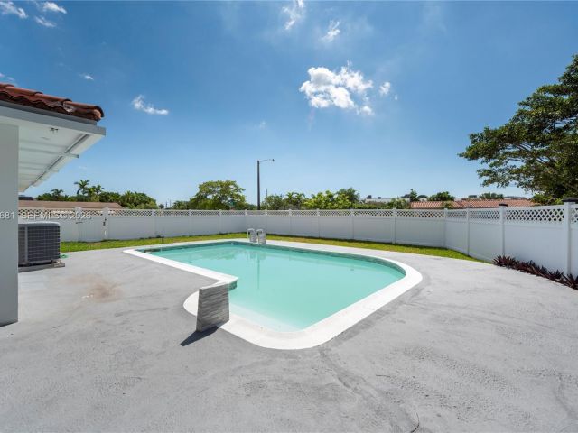 Дом в аренду по адресу 4700 Mckinley St - фото 7472717