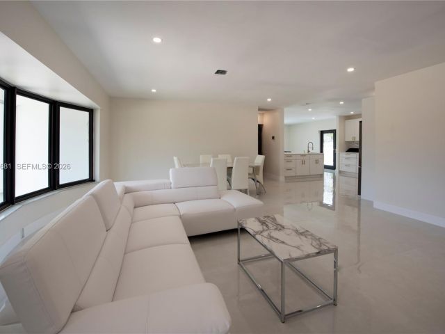 Дом в аренду по адресу 4700 Mckinley St - фото 7472719