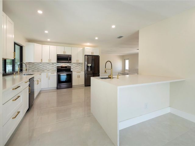 Дом в аренду по адресу 4700 Mckinley St - фото 7472721