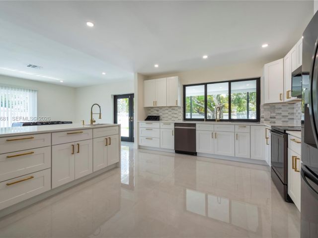 Дом в аренду по адресу 4700 Mckinley St - фото 7472722