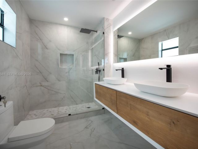 Дом в аренду по адресу 4700 Mckinley St - фото 7472725