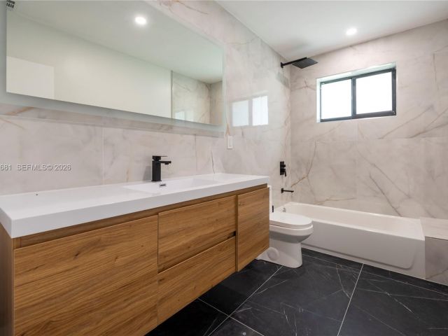 Дом в аренду по адресу 4700 Mckinley St - фото 7472729