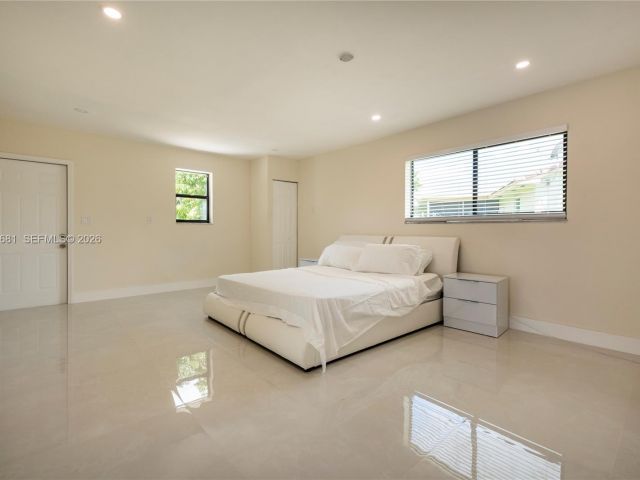 Дом в аренду по адресу 4700 Mckinley St - фото 7472730