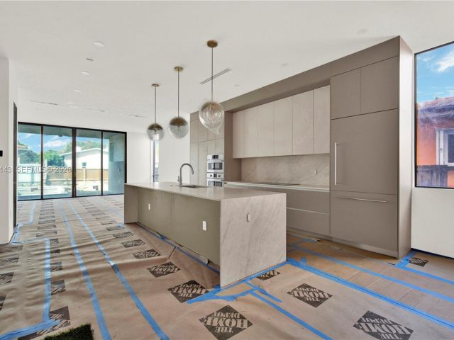 Продажа дома по адресу 1501 SW 21st St - фото 7517356