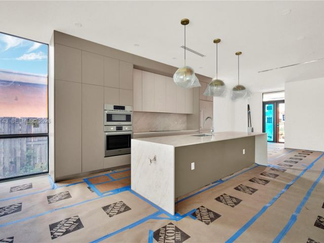 Продажа дома по адресу 1501 SW 21st St - фото 7517357