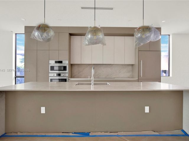 Продажа дома по адресу 1501 SW 21st St - фото 7517360