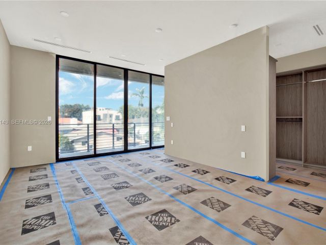 Продажа дома по адресу 1501 SW 21st St - фото 7517365