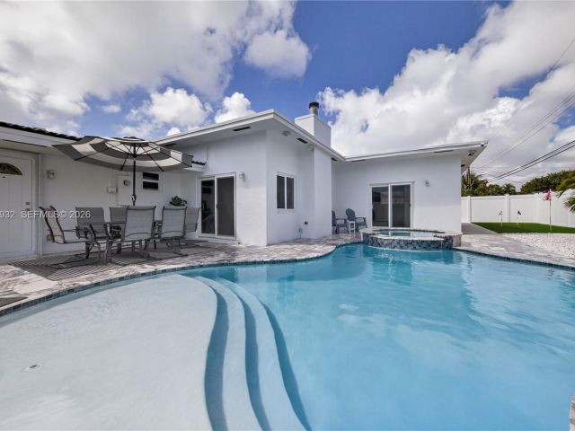 Дом в аренду по адресу 2161 NE 62nd Ct - фото 7482038