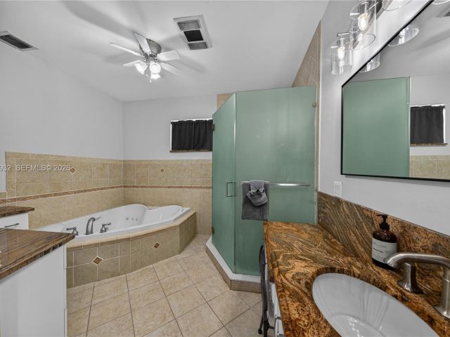 Дом в аренду по адресу 2161 NE 62nd Ct - фото 7482052