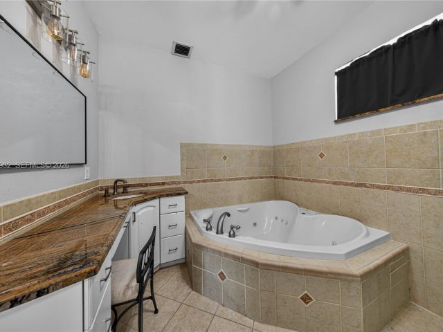 Дом в аренду по адресу 2161 NE 62nd Ct - фото 7482053