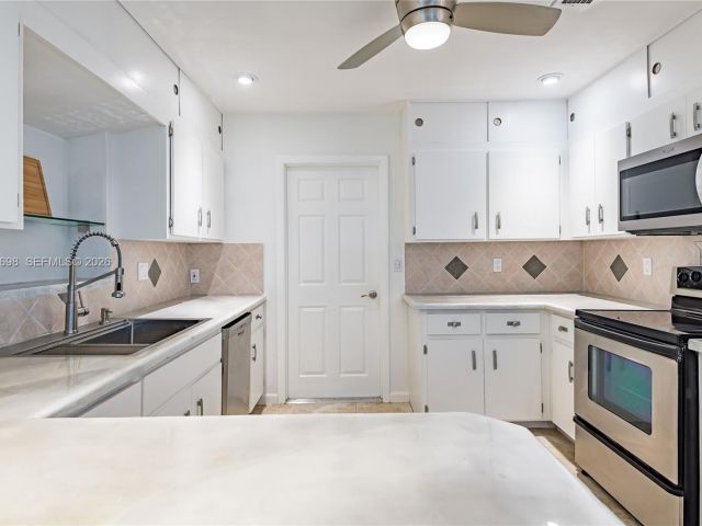 Продажа дома по адресу 505 Heron Dr - фото 7522314