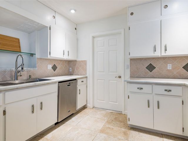 Продажа дома по адресу 505 Heron Dr - фото 7522315