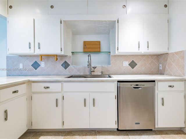 Продажа дома по адресу 505 Heron Dr - фото 7522317