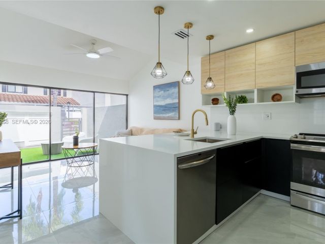 Продажа дома по адресу 21204 Harbor Way 122-12 - фото 7476322