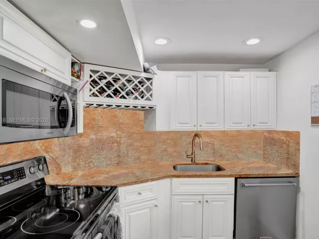 Дом в аренду по адресу 1844 NE 26th Ave 1844 - фото 7543192