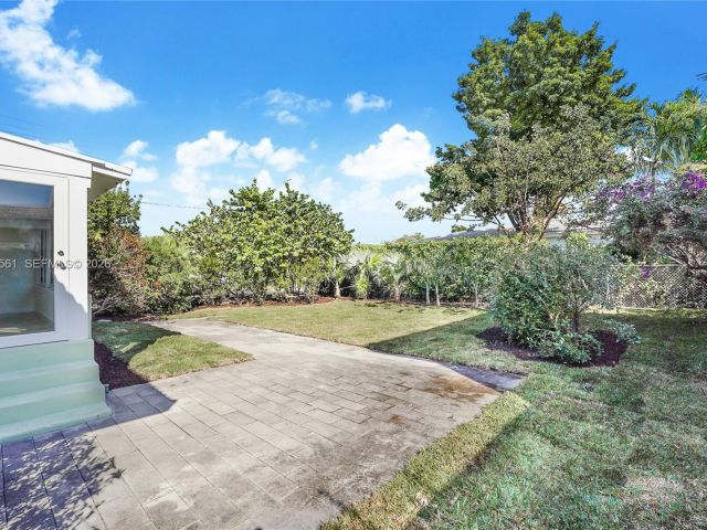 Дом в аренду по адресу 8975 Froude Ave - фото 7467075