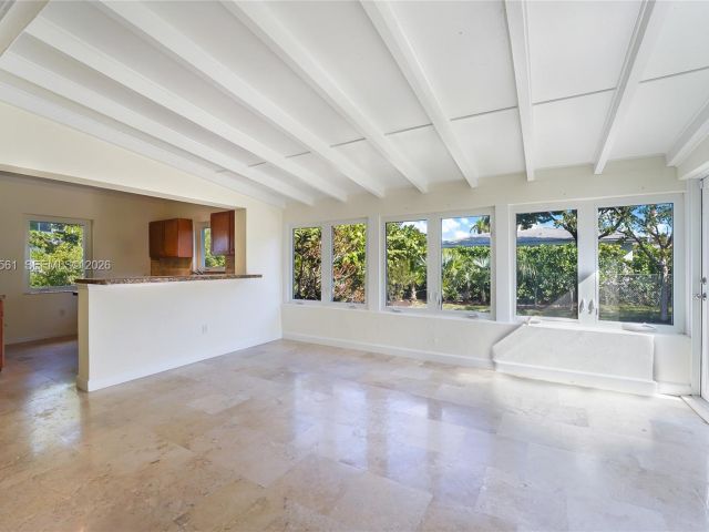 Дом в аренду по адресу 8975 Froude Ave - фото 7467076