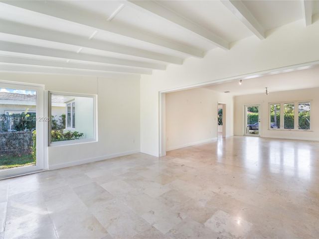 Дом в аренду по адресу 8975 Froude Ave - фото 7467081