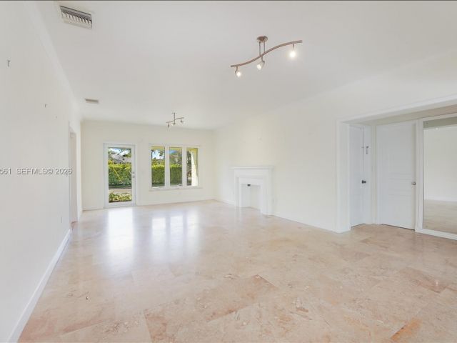 Дом в аренду по адресу 8975 Froude Ave - фото 7467087