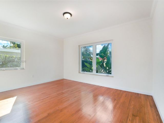 Дом в аренду по адресу 8975 Froude Ave - фото 7467090