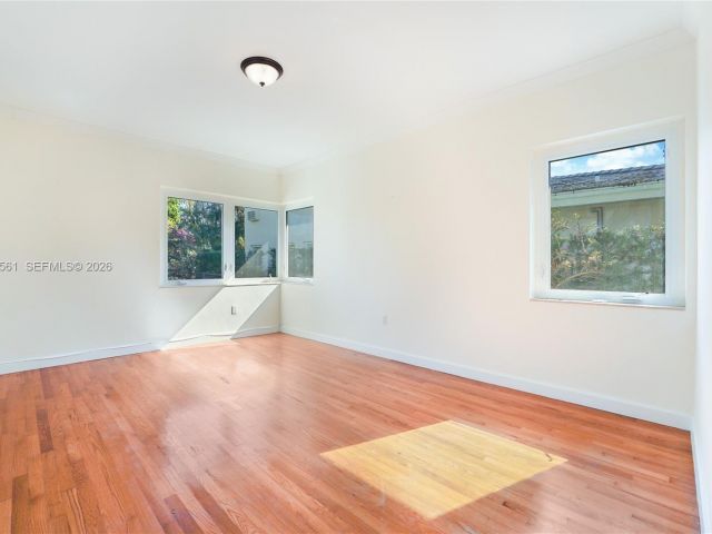 Дом в аренду по адресу 8975 Froude Ave - фото 7467092