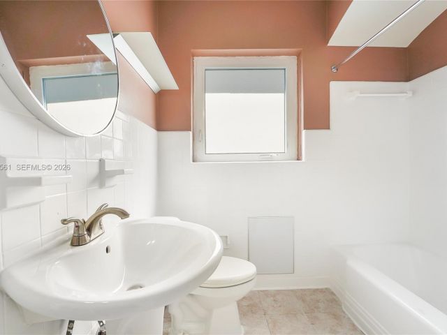 Дом в аренду по адресу 8975 Froude Ave - фото 7467096