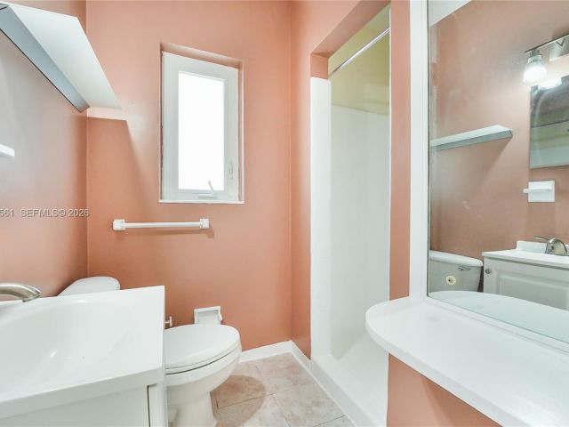 Дом в аренду по адресу 8975 Froude Ave - фото 7467098