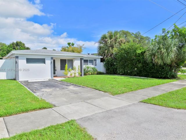 Дом в аренду по адресу 104 SW 7th St - фото 7461987