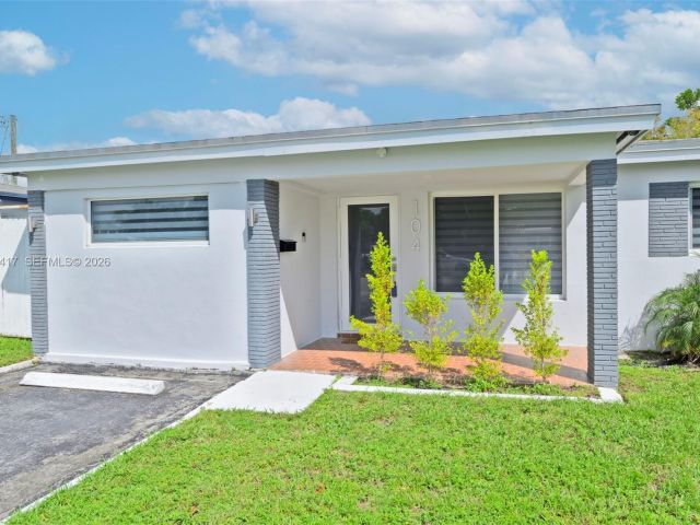 Дом в аренду по адресу 104 SW 7th St - фото 7461988