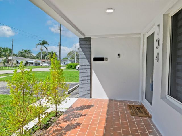 Дом в аренду по адресу 104 SW 7th St - фото 7461989