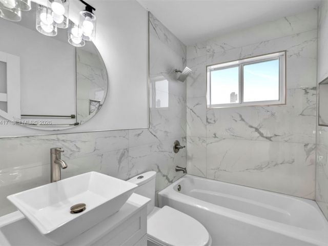 Дом в аренду по адресу 104 SW 7th St - фото 7461991