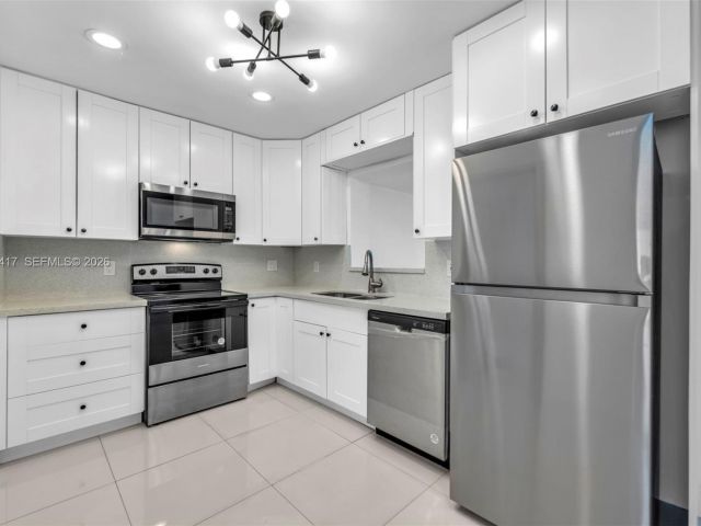 Дом в аренду по адресу 104 SW 7th St - фото 7461992