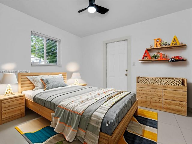 Дом в аренду по адресу 104 SW 7th St - фото 7461995