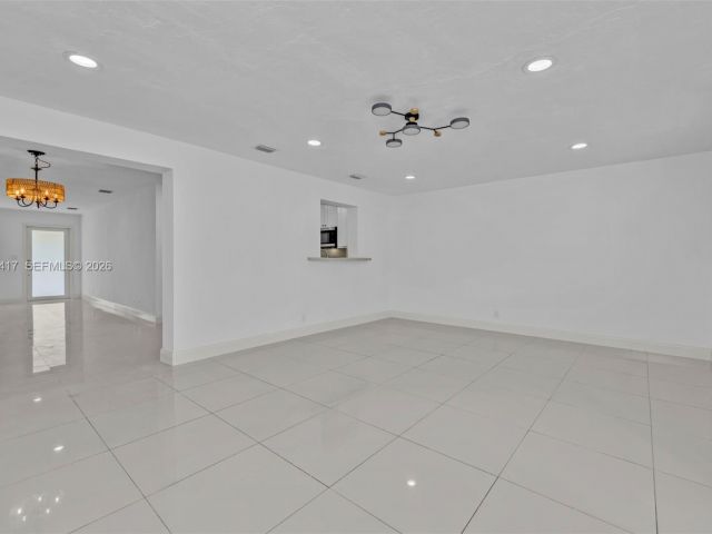 Дом в аренду по адресу 104 SW 7th St - фото 7461997