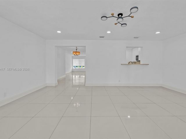 Дом в аренду по адресу 104 SW 7th St - фото 7461999