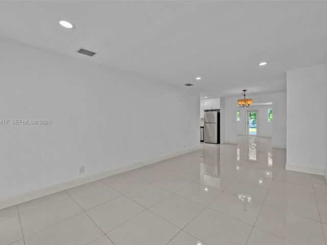 Дом в аренду по адресу 104 SW 7th St - фото 7462001