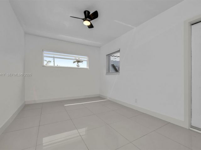 Дом в аренду по адресу 104 SW 7th St - фото 7462006