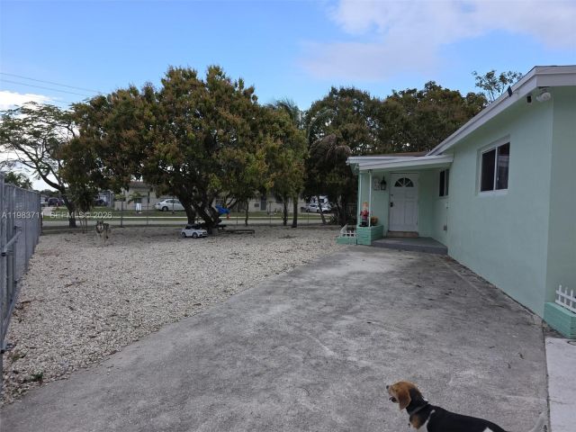 Продажа дома по адресу 700 SW 28th Ter - фото 7481574