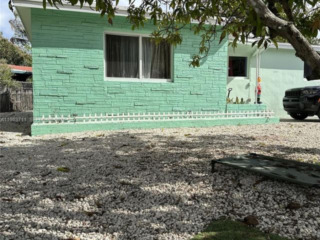 Продажа дома по адресу 700 SW 28th Ter - фото 7481576