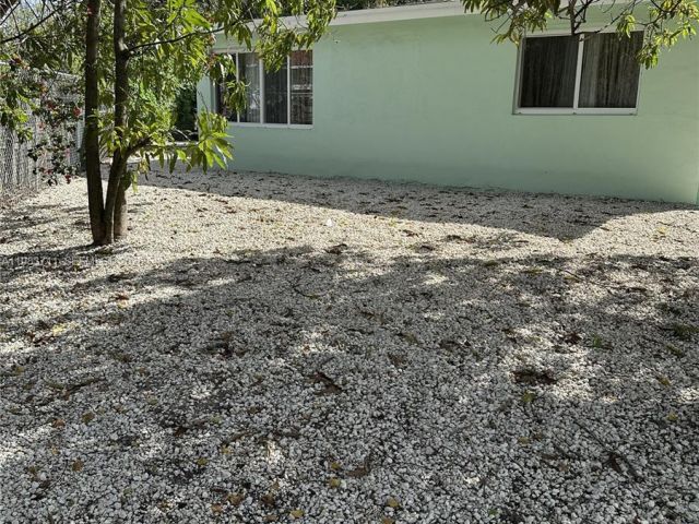 Продажа дома по адресу 700 SW 28th Ter - фото 7481577