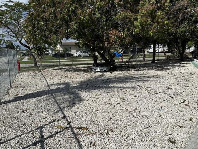 Продажа дома по адресу 700 SW 28th Ter - фото 7481578