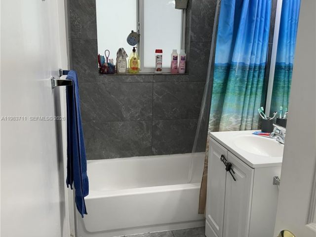 Продажа дома по адресу 700 SW 28th Ter - фото 7481581