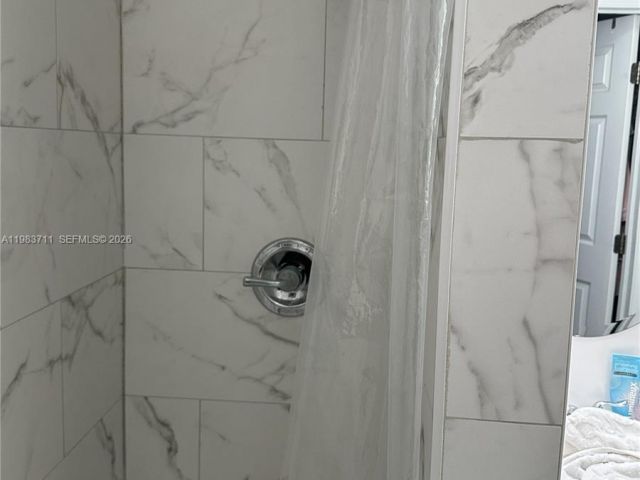 Продажа дома по адресу 700 SW 28th Ter - фото 7481583