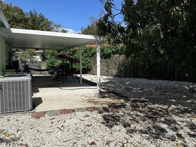 Продажа дома по адресу 700 SW 28th Ter - фото 7481584